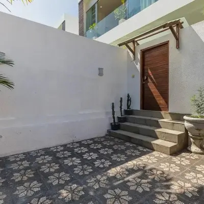 Villa Serenity: modern design luxury 12m pool and BBQ