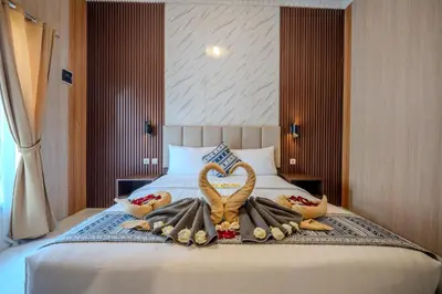 a group of towels and a heart on a bed at Wana Kubu Homestay in Kuta
