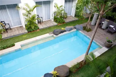an overhead view of a swimming pool in a yard at 7 Bidadari Hotel Seminyak in Seminyak