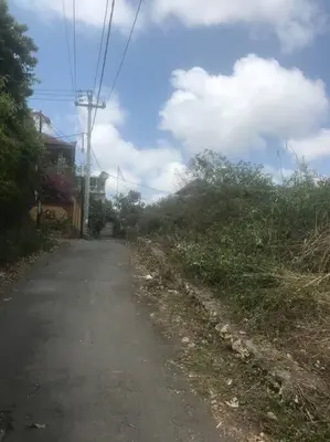 a dirt road with at 2 BR Pepper House Villa near GWK Jimbaran - garden view in Jimbaran