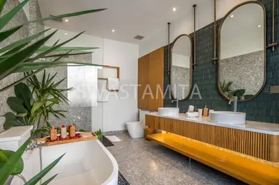 a bathroom with two sinks and a tub at Brand new Luxury 5 br villa 200m to Brawah Beach in Canggu