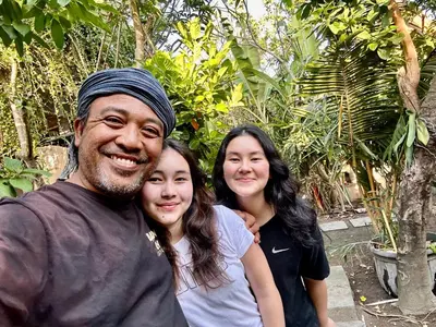 a man and two women posing for a picture at Bali Telaga Hati Yoga Healing And Retreat Center Hostel in Sanur