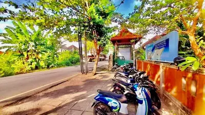 a row of motorcycles parked on the side of the road at Bali Telaga Hati Yoga Healing And Retreat Center Hostel in Sanur