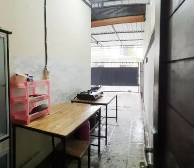 a room with two desks in a room with acomputer on it at Laura Dewi House in Jimbaran