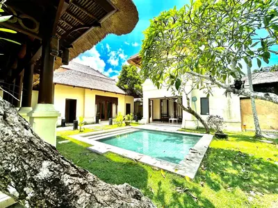 a house with a swimming pool in the yard at Jimbaran Cozy Stay in Jimbaran