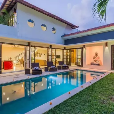 Luxury Hideaway 4 Br Villa 5 minutes to the beach
