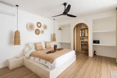 a bedroom with a bed and a ceiling fan at New Villa Manis proche Seminyak in Seminyak