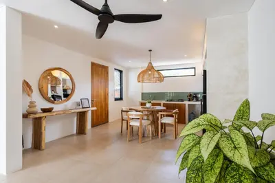a dining room and kitchen with a ceiling fan at New Villa Manis proche Seminyak in Seminyak