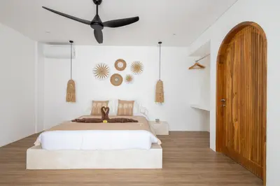 a bedroom with a bed and a ceiling fan at New Villa Manis proche Seminyak in Seminyak