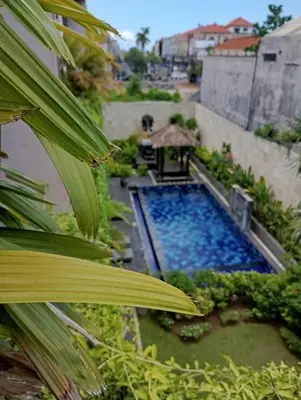 an overhead view of a swimming pool with a gazebo at Mansu Hotel and Spa Legian in Kuta