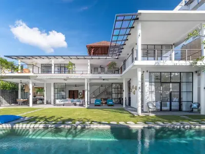 Gallery image of Stunning 5 BR Villa Berawa - 3 min to the beach in Canggu