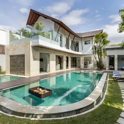 Spacious 4BR Villa with Pool in Central Seminyak