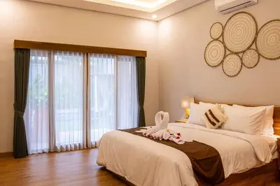 a bedroom with a bed with a bird sitting on it at Villa Cakka Seminyak in Seminyak