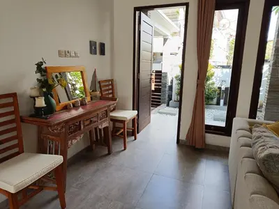 a living room with a dressing table and a mirror at Casa Dijaweqo in Jimbaran
