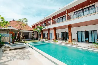 a swimming pool in front of a building at Kubu Dangin Guest House Kerobokan in Seminyak