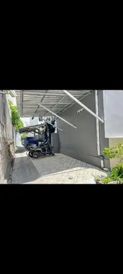 a machine sitting on the side of a building at narayuka house kamar 3 in Seminyak