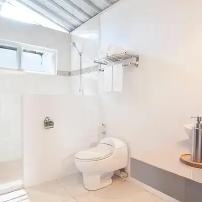 COZY 2 BR Villa Private POOL walk to the beach