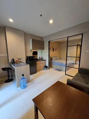 a room with a kitchen and a living room with a table at de Asasta Apartment Benoa E-105 in Nusa Dua