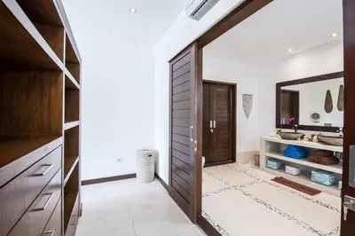 a bathroom with a sliding door in a house at Seminyak Luxueuse villa 61 BR 18 personnes in Seminyak