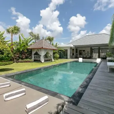 Amazing 4 BR villa with garden