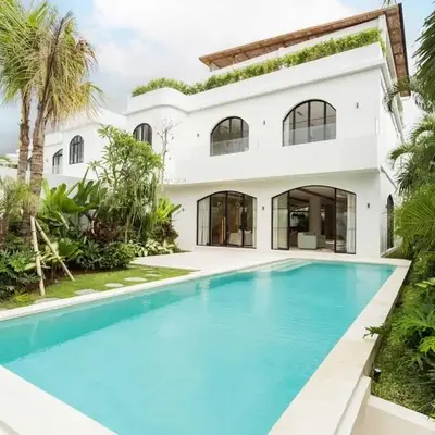 Elegant 4BR Villa downtown Berawa Canggu
