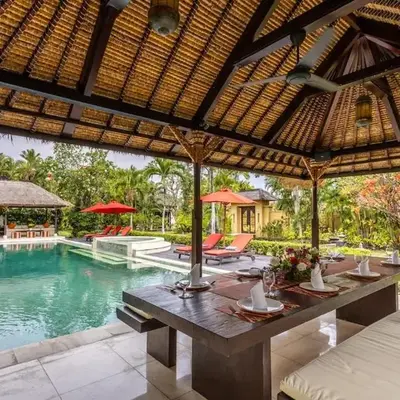 5 Bedroom Luxury Villa With Huge Garden & Pool 150-Metres To Seminyak Beach