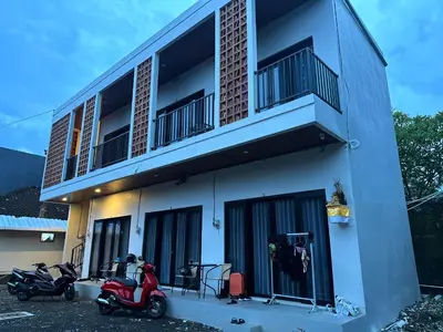 two scooters parked in front of a building at Kubu Gandi Homestay in Denpasar