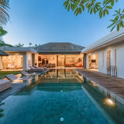 PROMO - 4 Bedroom Designer Villa 2 minutes to Berawa Beach & Finns