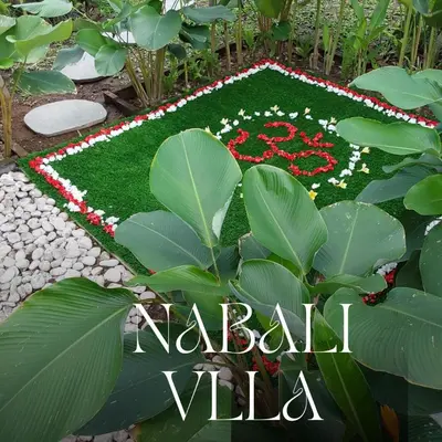 a garden with a flower clock in the middle at Nabali Villa in Kerobokan