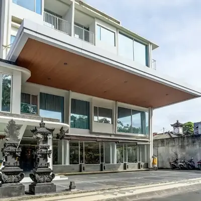 Dancenter Premium Legian Hotel