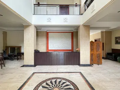 a large lobby with a large screen in the middle at Puri Samaritan in Denpasar