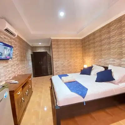 ABI Hotel4 - 1 minute to the Beach and 1 second to the Mall