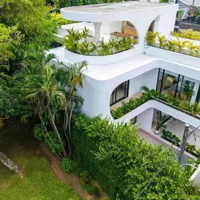 Tropical Chic Villa w Rooftop & Pool in Seminyak