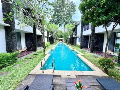a swimming pool in the middle of a building at Dealton Hotel Sanur in Sanur