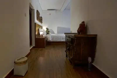 a room with a bed and a dresser in a room at Juan Villa Legian in Seminyak
