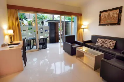 a living room with a couch and a table at Puri Saron Hotel Seminyak in Seminyak