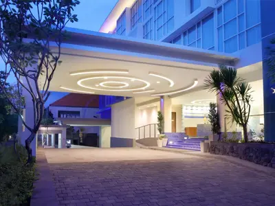 a building with a circular design on the side of it at Holiday Inn Express Baruna by IHG in Kuta