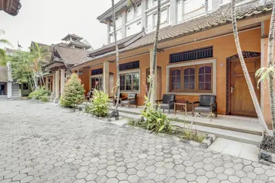 a house with a cobblestone street in front of it at Hotel O Ratu in Denpasar