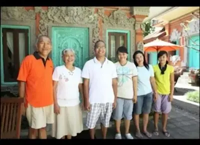a group of people standing in front of a building at Sunhouse Guesthouse in Sanur