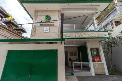 a building with a green door in front of it at Ara Inn Bed And Breakfast by ecommerceloka in Kuta