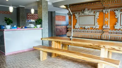 a room with a bench and a screen on the wall at Dana Homestay in Canggu