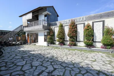 a building with plants on the side of it at Hoki Villa by Urbanview Villa in Kerobokan