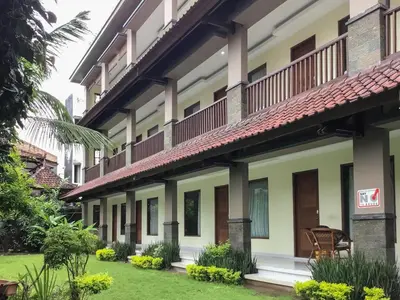 a view of the outside of a building at Pondok Mesari Padma Legian RedPartner in Legian